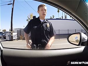 CAUGHT! dark-hued chick gets unloaded inhaling off a cop